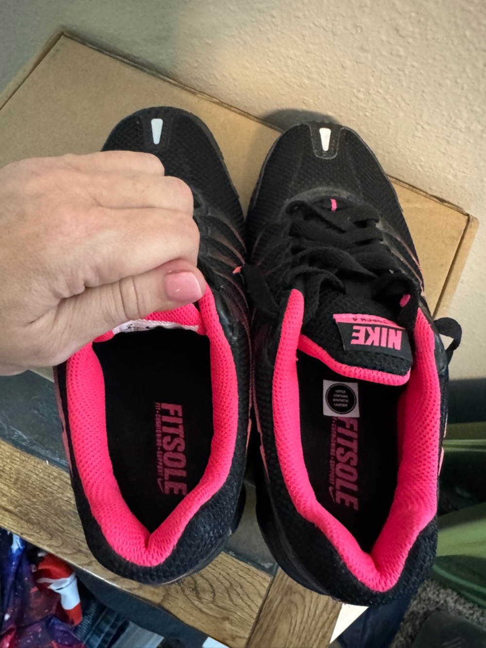 Nike Women's Black and Pink Athletic Running Shoes - Picture 6 of 7